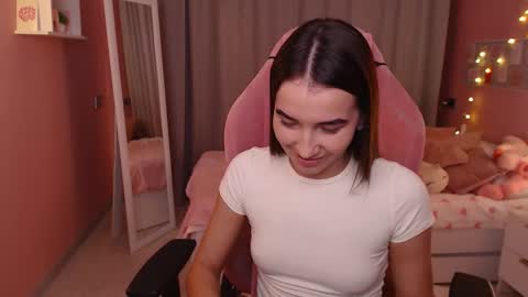 Snapshot of bellla_haddid chatting on December 1, 2:00 pm Bella online show from December 1, 2:00 pm