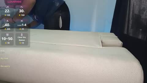 Your New Girlfriend online show from January 13, 3:50 pm