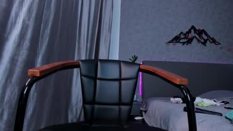 A girl from your  dreams online show from November 29, 4:32 pm