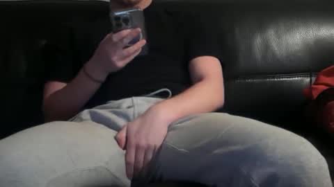 Snapshot of ben_beckett chatting on December 16, 6:07 am ben online show from December 16, 6:07 am