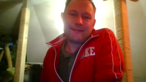 Snapshot of benizio_ chatting on December 26, 4:04 pm benizio online show from December 26, 4:04 pm