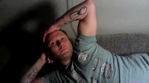 Snapshot of benizio_ chatting on September 28, 9:53 pm benizio online show from September 28, 9:53 pm