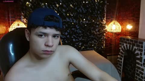 Snapshot of benjamintwink1 chatting on December 9, 10:41 pm BENJAMIN online show from December 9, 10:41 pm