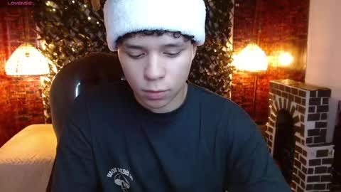 Snapshot of benjamintwink1 chatting on December 10, 7:32 pm BENJAMIN online show from December 10, 7:32 pm