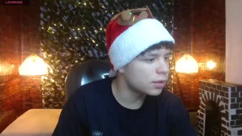 Snapshot of benjamintwink1 chatting on December 15, 7:31 pm BENJAMIN online show from December 15, 7:31 pm