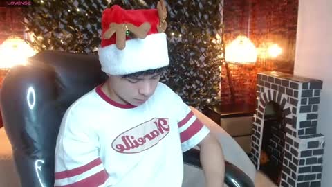 Snapshot of benjamintwink1 chatting on December 16, 8:05 pm BENJAMIN online show from December 16, 8:05 pm