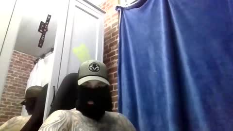 Snapshot of bennetsinit chatting on December 18, 7:58 am smokin n cammin online show from December 18, 7:58 am