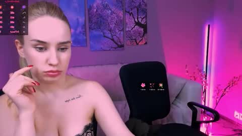 Snapshot of benny_duglas chatting on September 15, 12:32 am Benny online show from September 15, 12:32 am