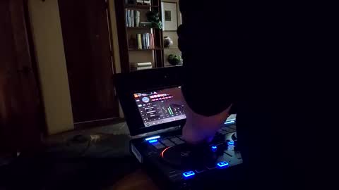 Snapshot of bentpilot chatting on November 8, 7:23 pm bentpilot online show from November 8, 7:23 pm