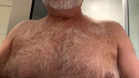 Snapshot of benz10001 chatting on November 11, 12:32 am benz10001 online show from November 11, 12:32 am