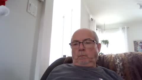 bernard1102 online show from December 2, 2:30 pm