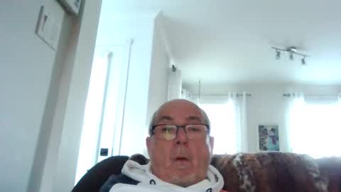 bernard1102 online show from December 3, 2:05 pm