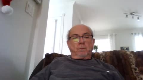 bernard1102 online show from December 18, 1:34 pm