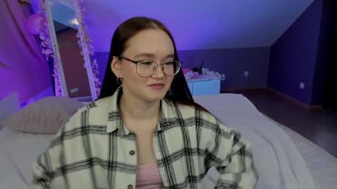 Snapshot of best_trip chatting on February 2, 8:24 am Danny and Kira online show from February 2, 8:24 am