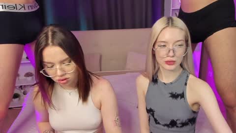 Snapshot of best_trip chatting on February 3, 11:26 pm Danny and Kira online show from February 3, 11:26 pm