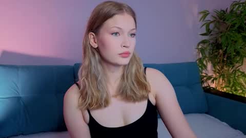 Snapshot of best_trip chatting on October 10, 10:14 am Danny and Kira online show from October 10, 10:14 am