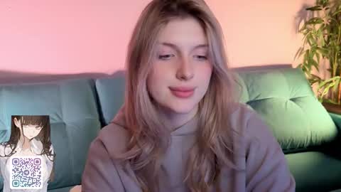 Snapshot of best_trip chatting on October 11, 8:40 pm Danny and Kira online show from October 11, 8:40 pm