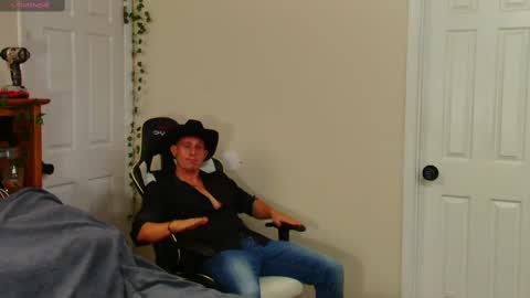 Snapshot of bestcockhere chatting on September 13, 2:22 am twitter zack1fisher online show from September 13, 2:22 am