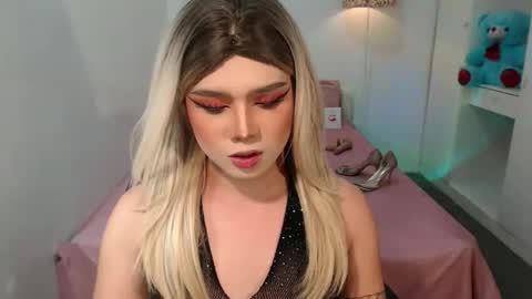 Snapshot of bestgirljulia chatting on October 10, 4:11 am bestgirljulia online show from October 10, 4:11 am