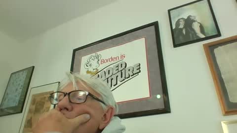 Snapshot of bestshot1951 chatting on December 1, 2:33 pm bestshot1951 online show from December 1, 2:33 pm