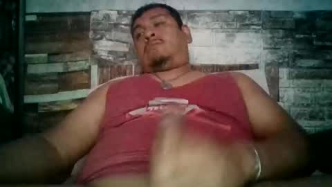 Snapshot of beto471292 chatting on March 23, 2:43 pm beto471292 online show from March 23, 2:43 pm