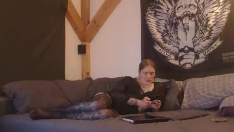 Snapshot of betsybradcock chatting on November 13, 12:20 am Betsy online show from November 13, 12:20 am