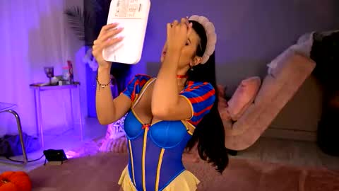 Snapshot of betsygonzale chatting on October 31, 5:08 am Betty online show from October 31, 5:08 am