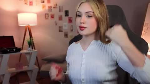 Snapshot of betterdayswithme chatting on December 19, 7:54 pm betterdayswithme online show from December 19, 7:54 pm