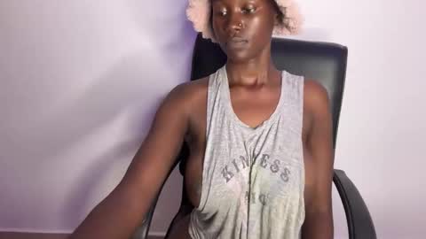 Snapshot of betty_fire_ chatting on December 14, 7:18 pm Adah online show from December 14, 7:18 pm