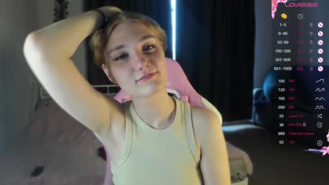 Snapshot of betty_witchy chatting on December 11, 4:39 am Dory make me happier online show from December 11, 4:39 am