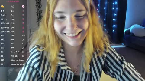 Snapshot of betty_witchy chatting on January 28, 5:00 am Dory make me happier online show from January 28, 5:00 am