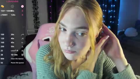 Snapshot of betty_witchy chatting on February 17, 1:04 am Dory make me happier online show from February 17, 1:04 am