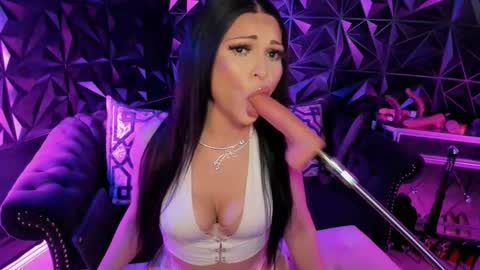 Snapshot of bettybishop chatting on December 14, 4:51 am NatashaxoBangs online show from December 14, 4:51 am