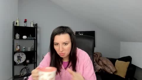 Snapshot of bettyjamess chatting on November 28, 5:32 am bettyjamess online show from November 28, 5:32 am