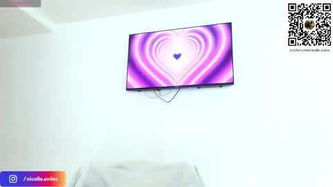 Snapshot of beuty_goddes777 chatting on November 15, 9:17 am Nicolle Aviles online show from November 15, 9:17 am