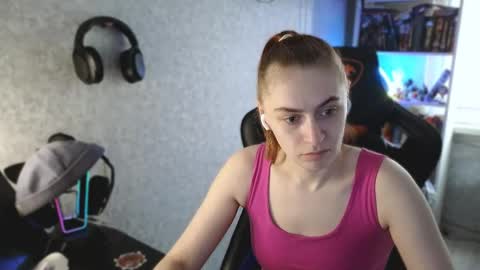 beverly_yay online show from April 29, 9:02 am