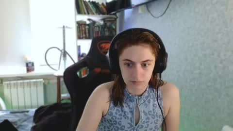 beverly_yay online show from June 8, 2:39 pm