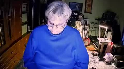 BeverlyCynia online show from November 21, 4:16 pm