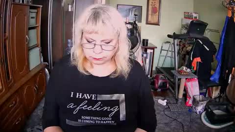 BeverlyQCynia online show from September 20, 11:00 am