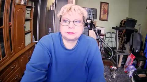 BeverlyQCynia online show from November 17, 12:00 pm