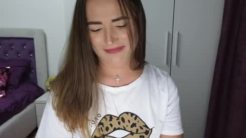   BeyonceDoll       Twitter DollBeyonce    online show from March 27, 9:03 pm