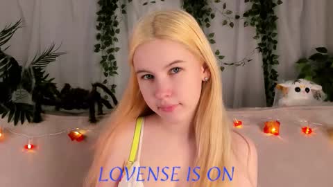 Eliz online show from October 20, 1:06 am