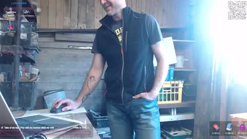 My name is David and if you like public exhibitions you wont be disappointed with me LoL - My favorite vibes is 44  online show from February 23, 9:44 am