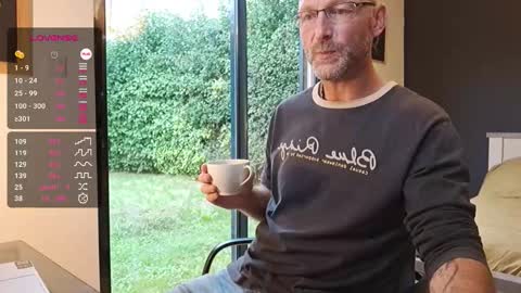 My name is David and if you like public exhibitions you wont be disappointed with me LoL - My favorite vibes is 44  online show from September 17, 7:43 am