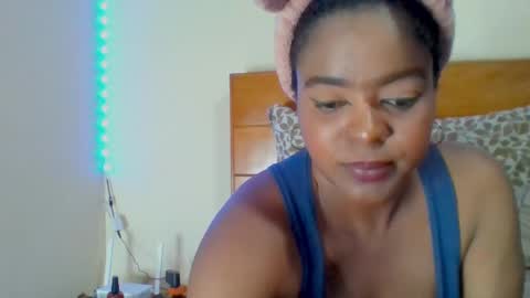 Snapshot of bianca_ebony chatting on January 6, 1:42 am bianca ebony online show from January 6, 1:42 am