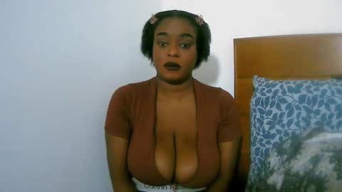 Snapshot of bianca_ebony chatting on October 22, 7:52 am bianca ebony online show from October 22, 7:52 am