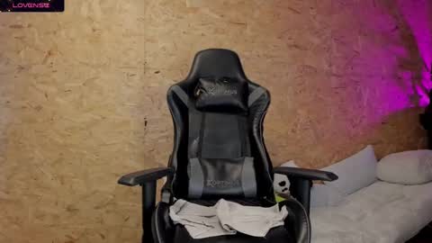 Biancastrong.. IGThebiancastrong online show from February 19, 8:22 am