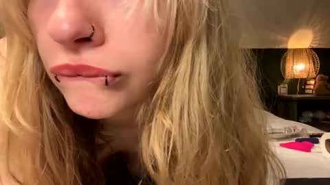 Ellie  online show from March 10, 1:32 am