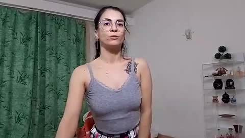 Snapshot of bibitina chatting on December 1, 4:40 pm innasugarwild online show from December 1, 4:40 pm