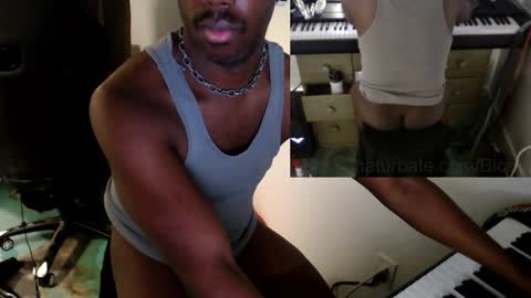 Snapshot of bicepsandfrot chatting on March 2, 8:59 am BicepsandFrot online show from March 2, 8:59 am